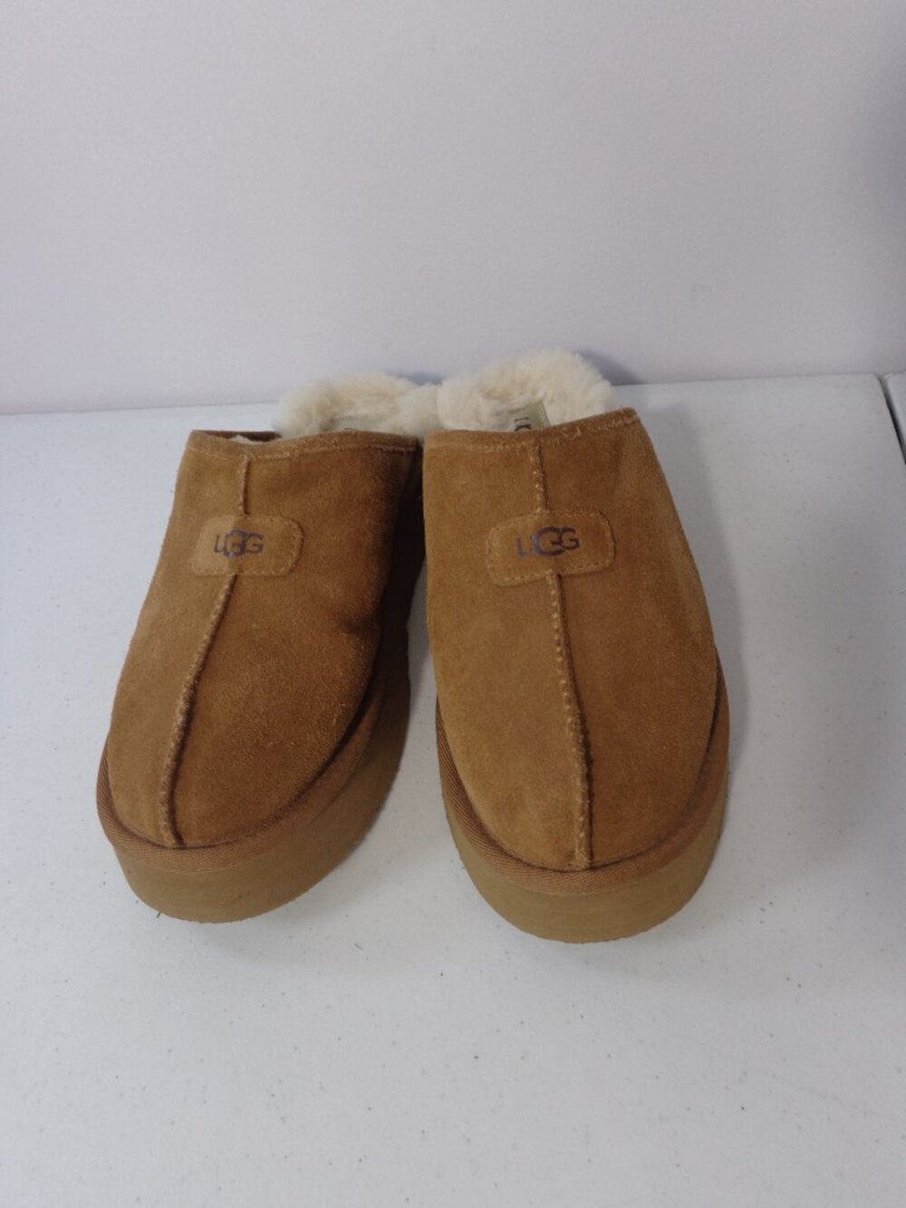 UGG Women's Shestnut Discoquette Platform Sheepskin Slippers with Shearling Sz 8